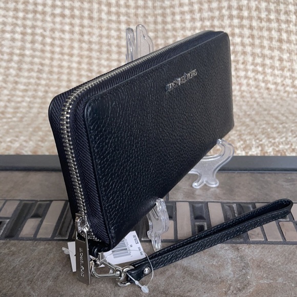 Michael Kors Jet Set Travel Large Travel CONTINENTAL Wallet-Wristlet - Picture 3 of 16